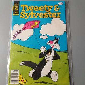 Vintage Tweety and Sylvester comic book Gold Key 90094-806 1974
